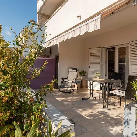 Happy Time Apartment Novalja Exterior photo