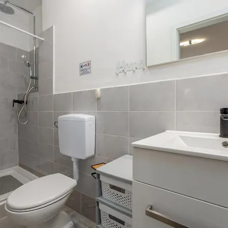 Happy Time Apartment Novalja Exterior photo