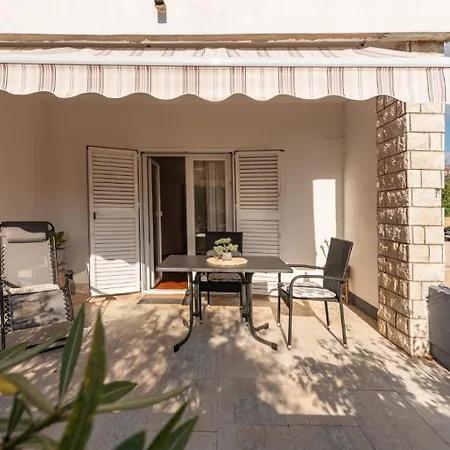Happy Time Apartment Novalja Exterior photo