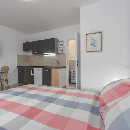 Happy Time Apartment Novalja Exterior photo