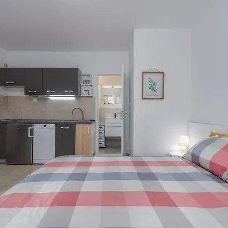 Happy Time Apartment Novalja Exterior photo