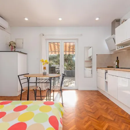 Happy Time Apartment Novalja Exterior photo