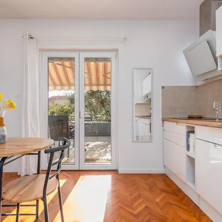 Happy Time Apartment Novalja Exterior photo