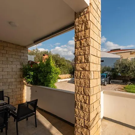 Happy Time Apartment Novalja Exterior photo
