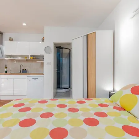 Happy Time Apartment Novalja Exterior photo