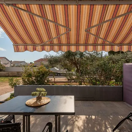 Happy Time Apartment Novalja Exterior photo